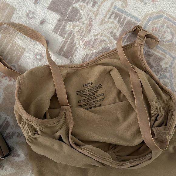 NIB SKIMS Mid Thigh Sculpting Bodysuit Clay size L - Picture 2 of 4